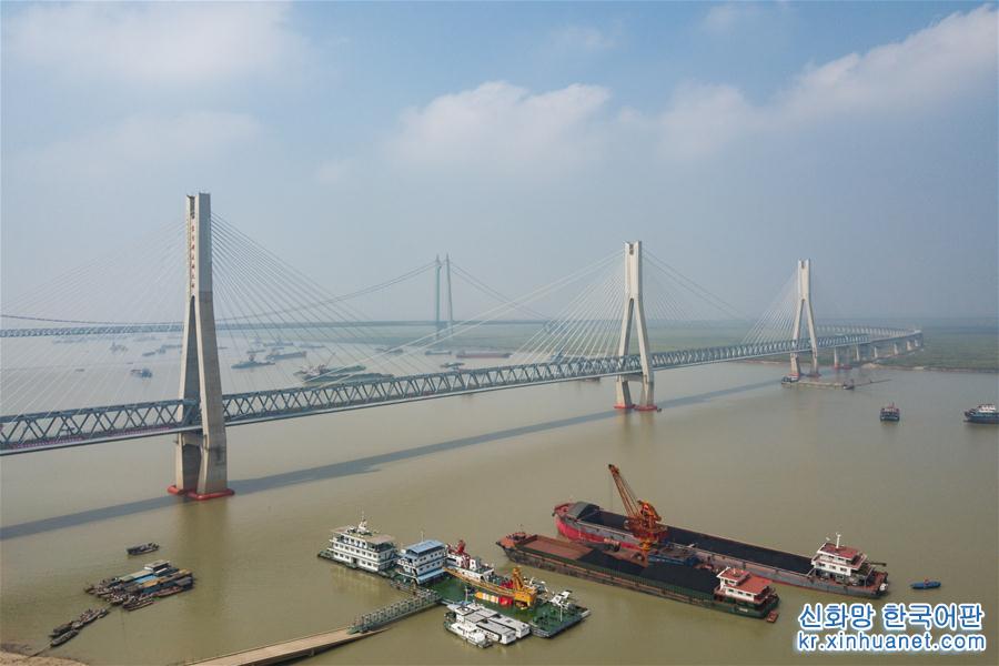 （图文互动）（1）“中国智慧”擎起“钢铁长龙上的明珠”——记者探访即将开通的浩吉铁路洞庭湖大桥